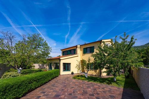 Private Villa My Way with Heated Pool Near Omiš