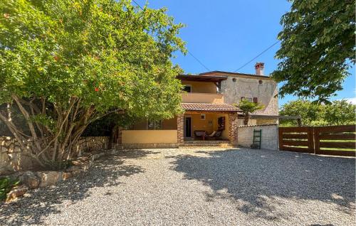 Awesome Home In Kosinozici With Wifi