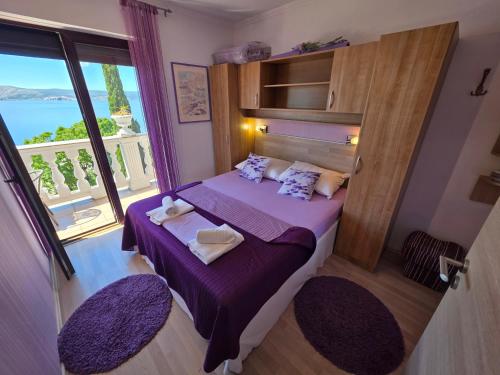 VILLA VERA Apartments with pool, 200 m from the beach