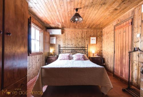 a bedroom with a bed and a wooden ceiling at Monte dos Pintos in Arronches