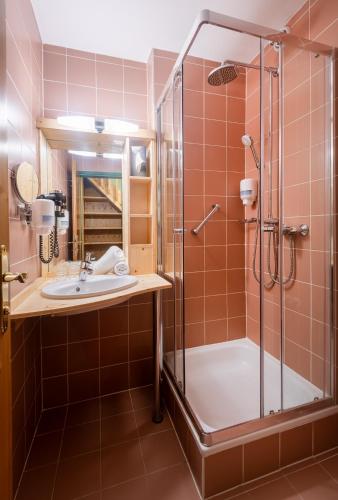 a bathroom with a shower and a sink at Sporthotel Heiligenblut in Heiligenblut