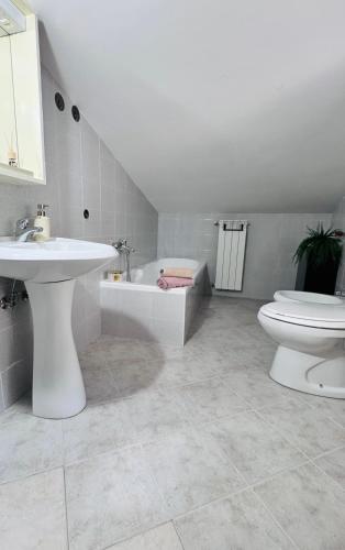 a bathroom with a sink and a toilet and a tub at Villa Artemide - Ospitalità nel Borgo in Marsico Vetere