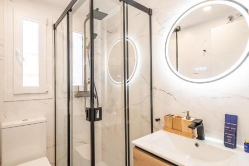 Modern and bright 3 BR apartment with balcony REMS