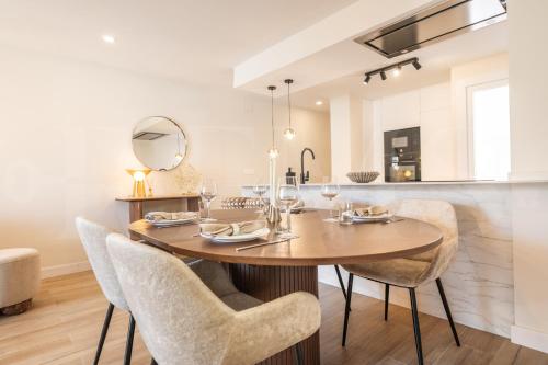 Modern and bright 3 BR apartment with balcony REMS