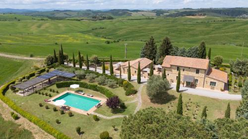 an estate with a swimming pool and a house at Villa Campriano by VacaVilla in Pienza