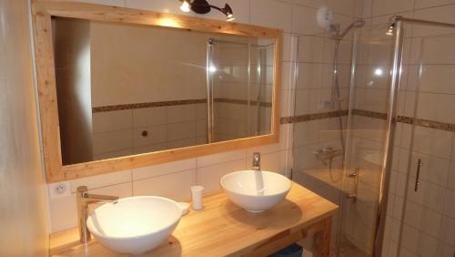 a bathroom with two sinks and a shower at Mon petit Chalet in Valmeinier