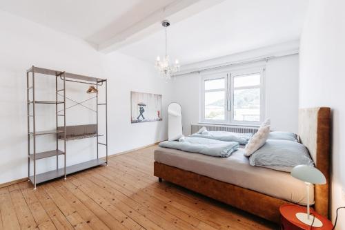 Grosszügige Altbauwohnung am See by Stadtlandnest
