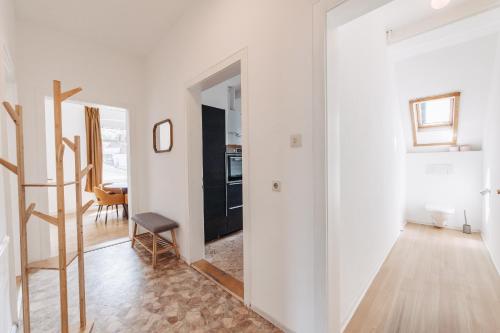 Grosszügige Altbauwohnung am See by Stadtlandnest