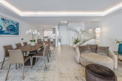 Luxury 5-Bedroom Townhouse in Puente Romano