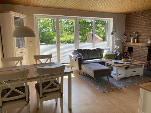 a living room with a couch and a table at Ferienhaus Paschelke in Friedrichskoog-Spitze