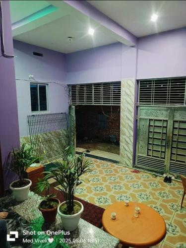 a room with a table and some plants at Pallavi girl hostel in Laheria Sarāi