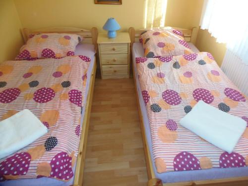 Postel nebo postele na pokoji v ubytování Rose Vip Apartman