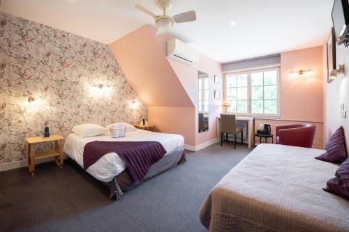 a hotel room with two beds and a window at Logis Hôtel Restaurant bistronomique La Vieille Auberge, in Souillac