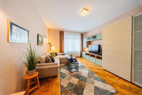 Zagreb 273 - 2 Bedroom Apartment - WiFi - Keybox entry - New - Monthly Rent - Modern