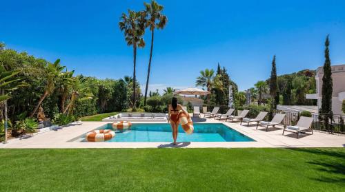 VACATION MARBELLA I Villa White Orchid, Palatial Villa, Private Heated Pool, Prime Golf Valley Location, Minutes from Puerto Banus, Luxury Interiors, Outdoor Fire Pit Lounge