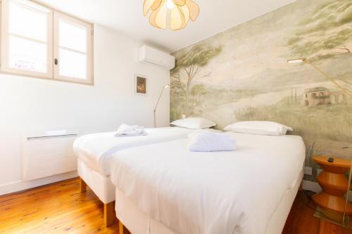 Duplex de charme avec 2 Chambres, Climatisation & Parking en Centre-Ville