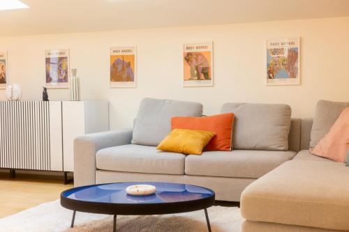 Duplex de charme avec 2 Chambres, Climatisation & Parking en Centre-Ville