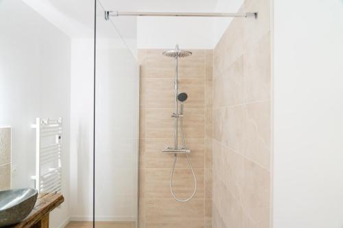 a shower with a glass door in a bathroom at Parnaydisiaque in Parnay