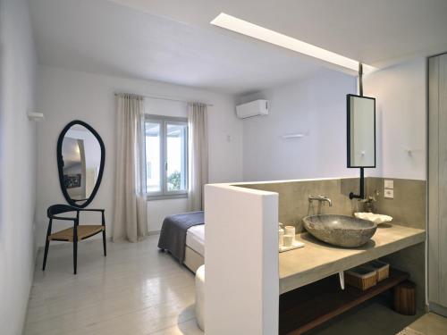 "Big Blue"Seafront Villa Naousa Paros