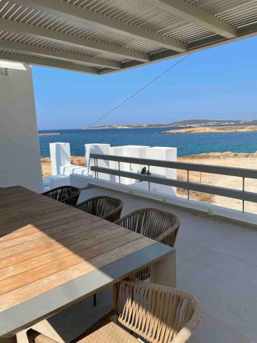 "Big Blue"Seafront Villa Naousa Paros