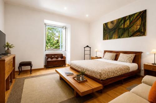 Spacious 3BR Apartment, Metro at Door, Baixa