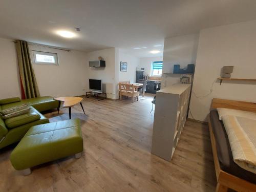 a living room with a couch and a table at Ferienwohnung Gartenweg in Strullendorf