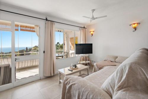 Panoramic Sea Views - Close to golf course RDR543