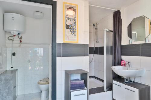 a bathroom with a sink and a toilet at Bungalow Konrad in Kühlungsborn