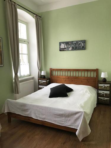 a bedroom with a bed with white sheets and a window at Herrenhaus Blengow App.1 in Blengow
