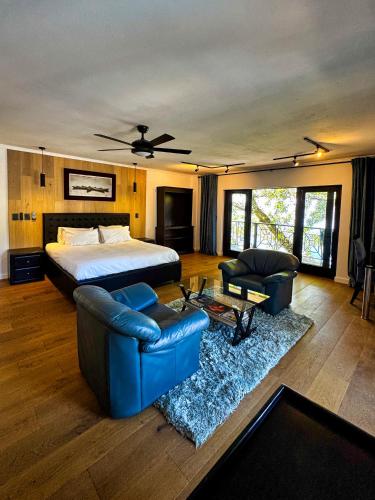 a bedroom with a bed and two couches at Harties Lake View in Hartbeespoort