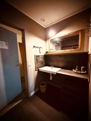 a bathroom with a sink and a mirror at Hotelletvidfjallet in Transtrand