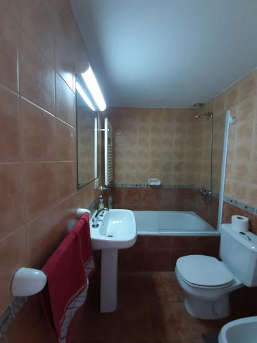 a bathroom with a sink and a toilet and a tub at Parana in Rosario