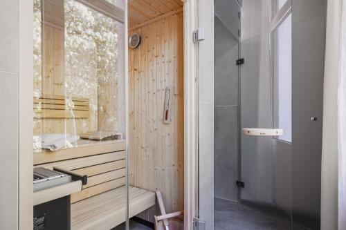 a small bathroom with a sink and a window at Villa Weitmar - Apartments und Private Spa in Bochum