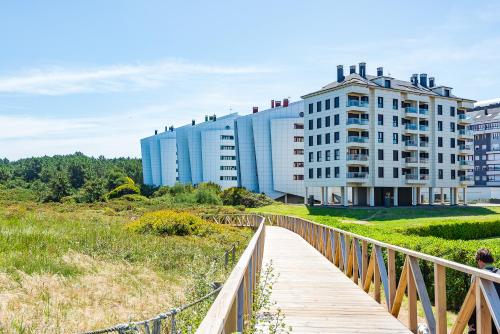 a wooden walkway leading to a large building at Salinas Surf Paradise in Salinas