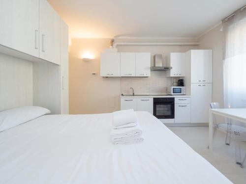 Xenia Milano - Studio apt in Via Monte Palombino 2
