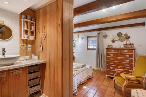 a bathroom with wooden walls and a sink and a drawer at Le Mas de la Rode in Saumane