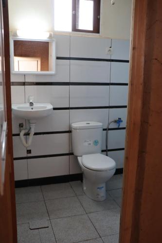 a bathroom with a toilet and a sink at Kol izem in Ksar el Kbir