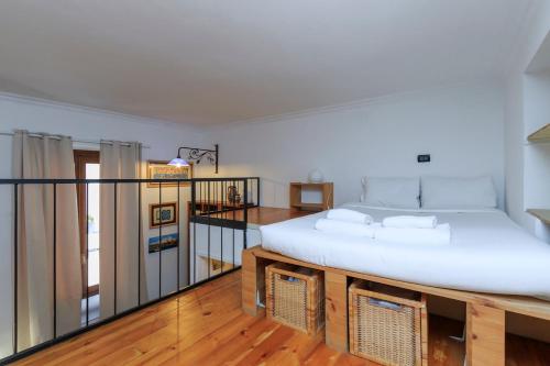 Xenia - 2 room apt in Via Pollaiuolo 4