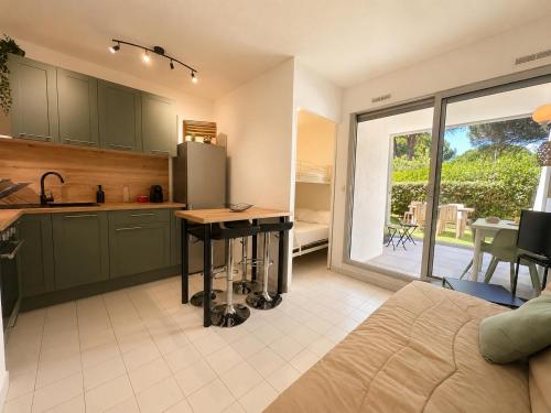 Studio résidence avec piscine commune et parking