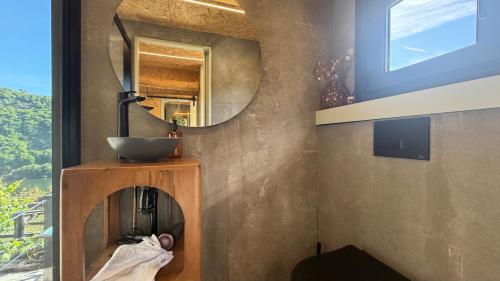 a bathroom with a sink and a mirror at Mourulle in Insúa