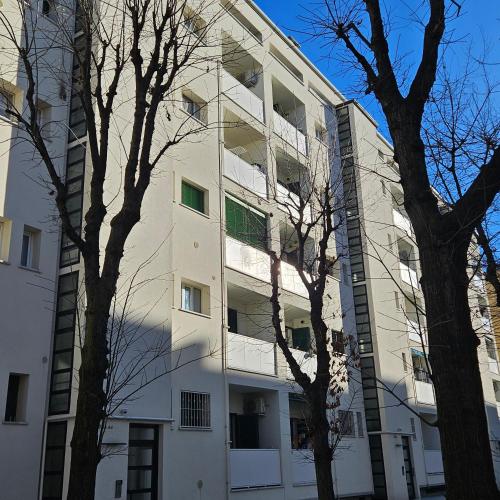New modern apartment in Milan 200m from M4 Argonne