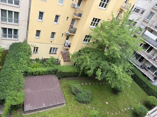 large apartment budapest Mehmet