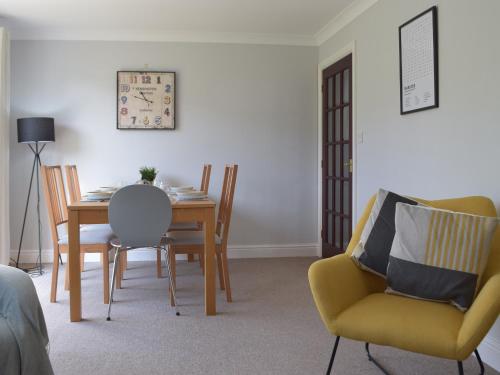 a living room with a dining room table and chairs at Goslings in Marloes