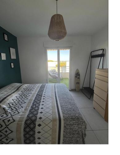 Appartement toit terrasse, piscine, plages à 10min et parking