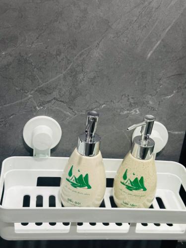 two toilets sitting in a white holder in a sink at Khách sạn LAzur Cửa Lò- Nghệ An in Giáp Vinh Yên