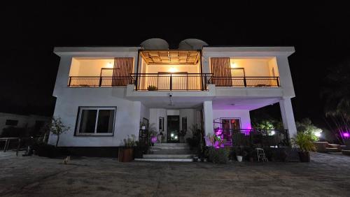 a large white house with a balcony at night at MarEden Sicily Room , Relax e Bonsai in Favara