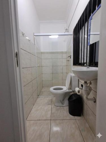 a bathroom with a toilet and a sink at Hotel INDI in Ribeirão Preto