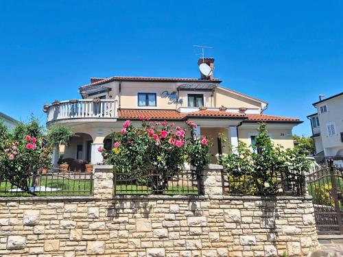 Apartment Villa Teuta-1 by Interhome