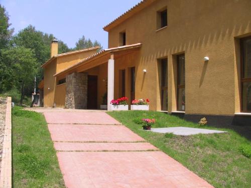 a brick walkway in front of a building at Masllandrich Hostal Rural in Porqueres