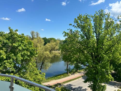 Apartament nad jeziorkiem